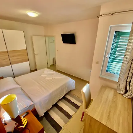 Hills Apartment Makarska