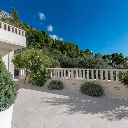 Hills Apartment *