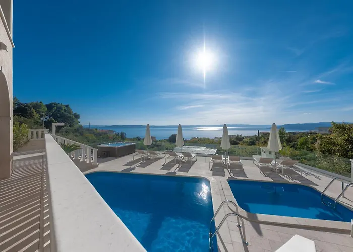 Hills * Μακάρσκα