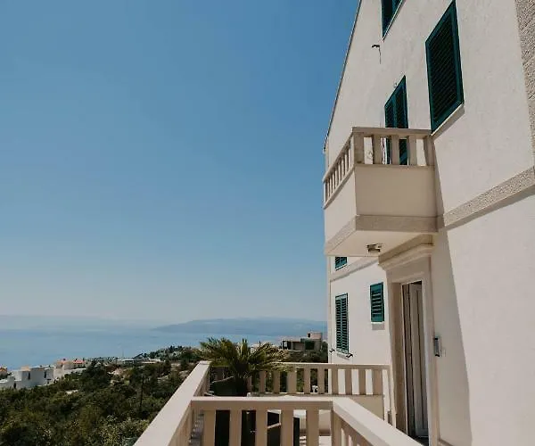 Hills * Μακάρσκα